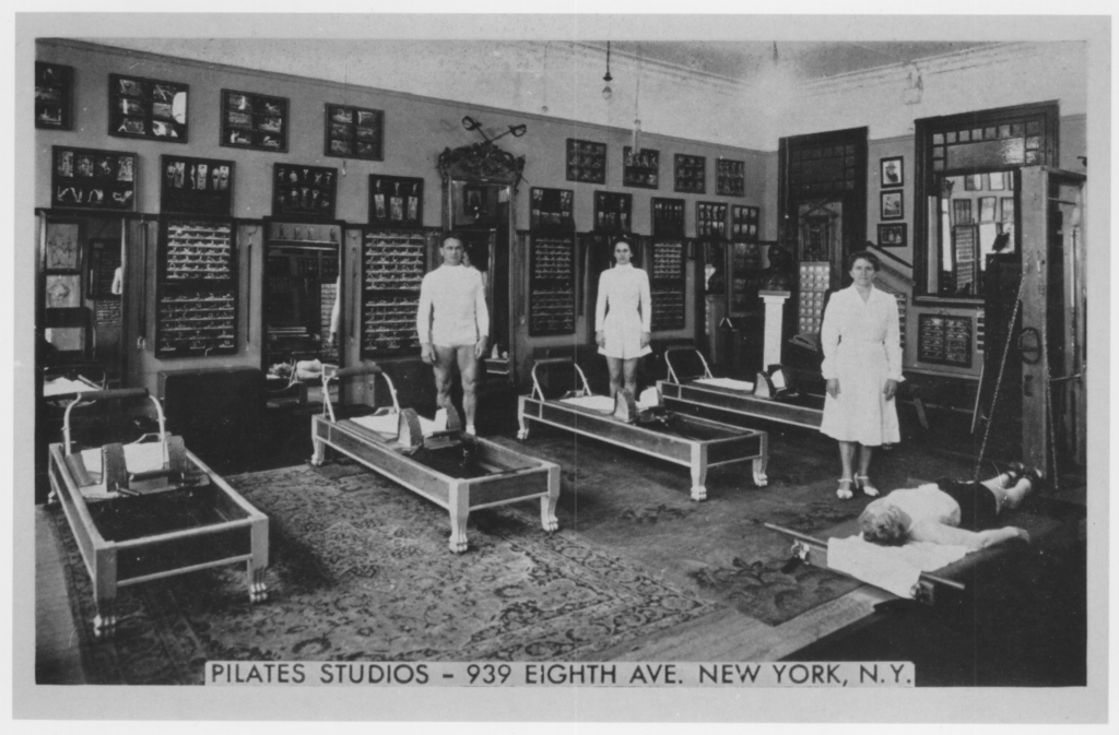 J. H. Pilates nel suo studio a New York